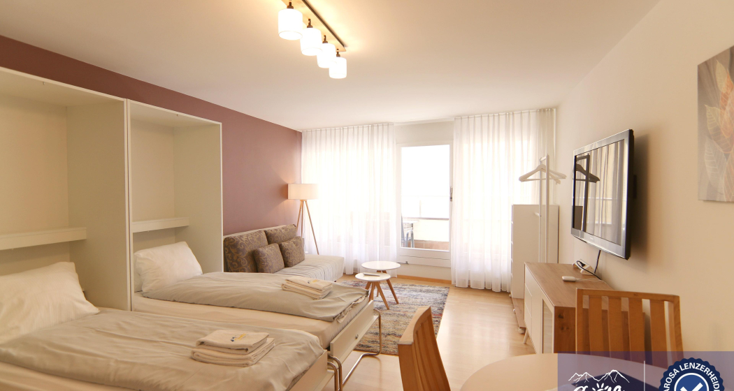 Hauptfoto mit Logo-min