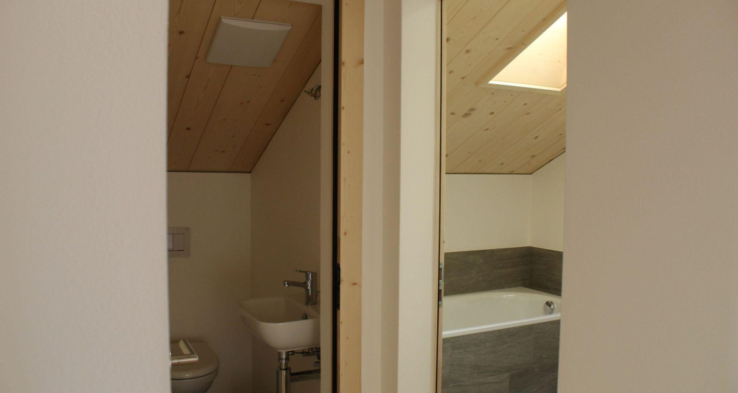 Badezimmer und WC Dachgeschoss