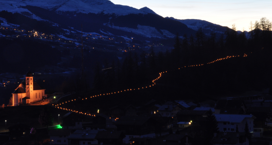 Lichterweg zum Jahresausklang in Ruschein (gdl_574357779_image) Lichterweg zum Jahresausklang in Ruschein (gdl_574357779_image)