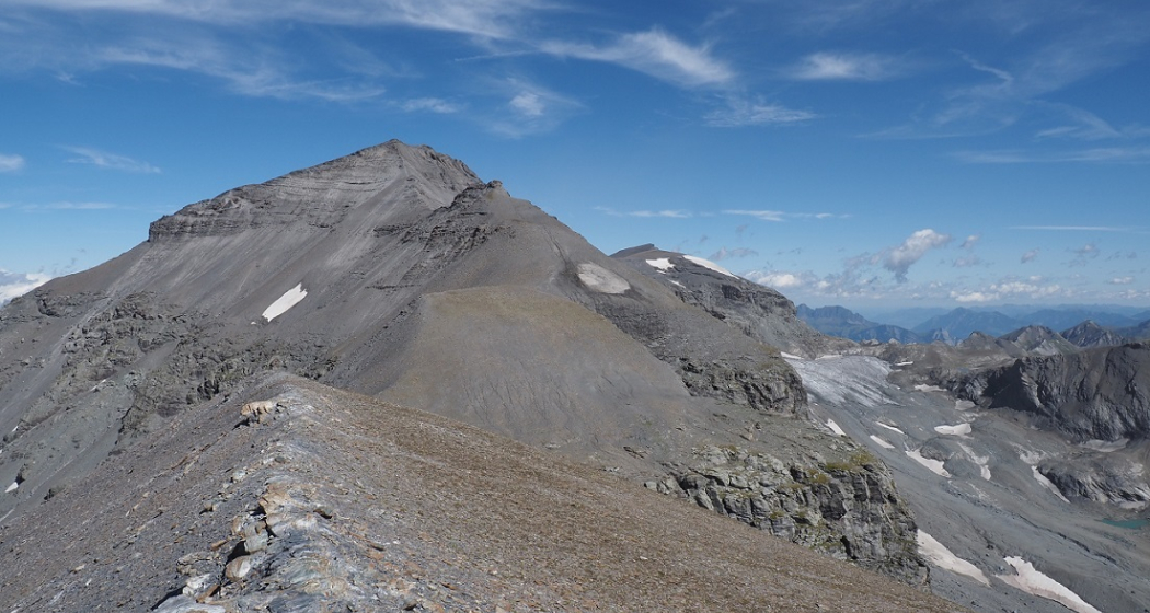 Wanderung zum Piz Segnas, dem Dreitausender. (gdl_634819779_image) Wanderung zum Piz Segnas, dem Dreitausender. (gdl_634819779_image)