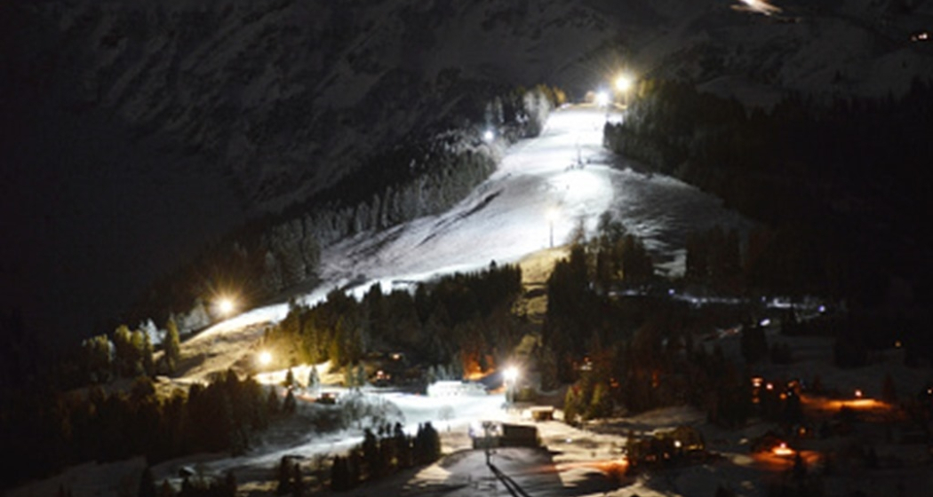 Nachtskifahren und Nachtschlitteln (gdl_650933759_image)