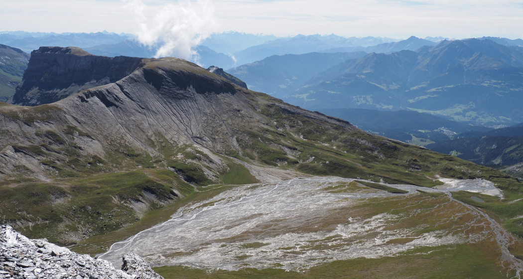 Wanderung zum Piz Segnas, dem Dreitausender. (gdl_810929646_image) Wanderung zum Piz Segnas, dem Dreitausender. (gdl_810929646_image)