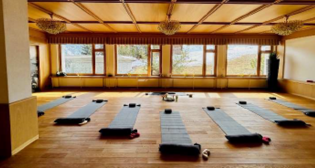 Yoga Wochenende in den Arosa Bergen (gdl_883658810_image) Yoga Wochenende in den Arosa Bergen (gdl_883658810_image)