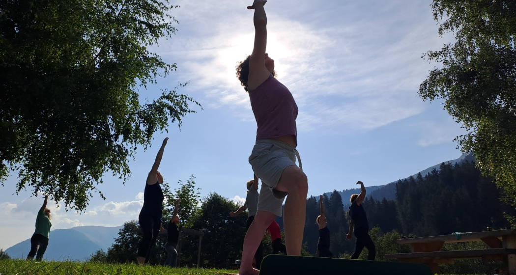 Yoga (gdl_888314332_image) Yoga (gdl_888314332_image)