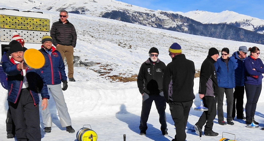 Obersaxer Eisstock-Turnier in Obersaxen-Misanenga (gdl_894503759_image) Obersaxer Eisstock-Turnier in Obersaxen-Misanenga (gdl_894503759_image)