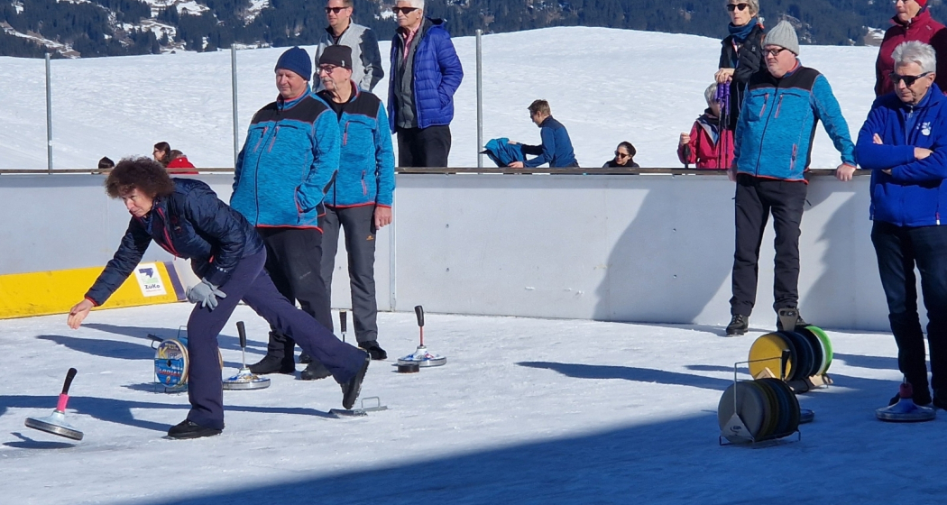 Eisstock Bündnermeisterschaft in Obersaxen-Misanenga (gdl_894503764_image) Eisstock Bündnermeisterschaft in Obersaxen-Misanenga (gdl_894503764_image)