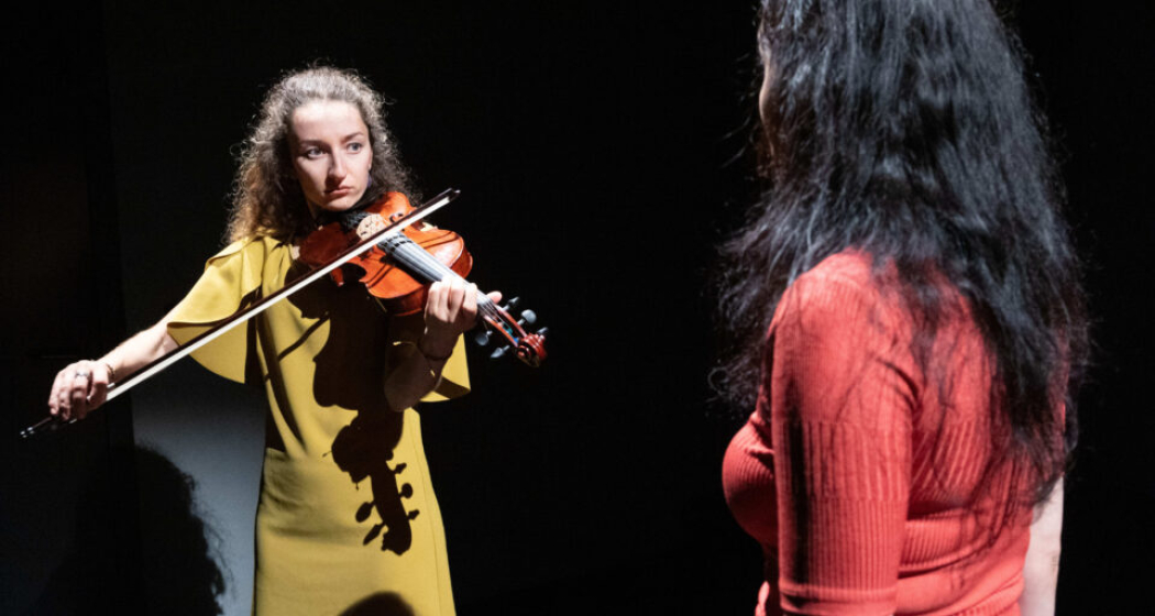 Fünf Uhr morgens / П'ята ранку / الخامسة فجرا (gdl_895396738_image) Fünf Uhr morgens / П'ята ранку / الخامسة فجرا (gdl_895396738_image)