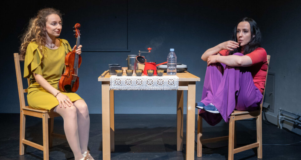 Fünf Uhr morgens / П'ята ранку / الخامسة فجرا (gdl_895396740_image) Fünf Uhr morgens / П'ята ранку / الخامسة فجرا (gdl_895396740_image)