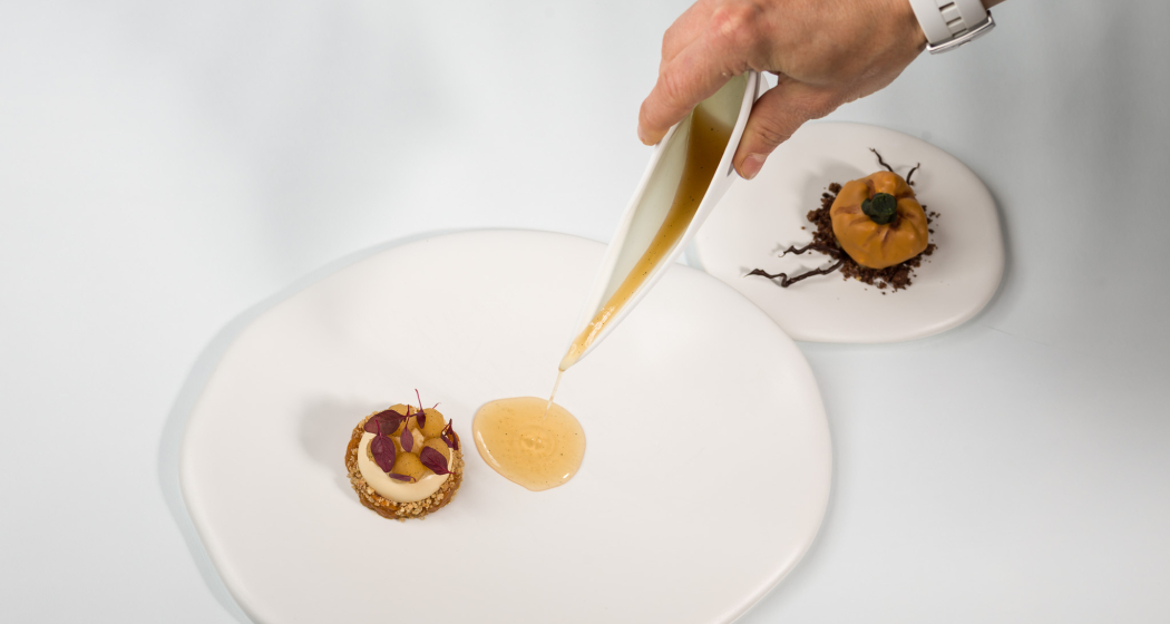 Kochkurs mit Dario Cadonau zum Thema "Grundfonds und Saucen" (gdl_898965995_image) Kochkurs mit Dario Cadonau zum Thema "Grundfonds und Saucen" (gdl_898965995_image)