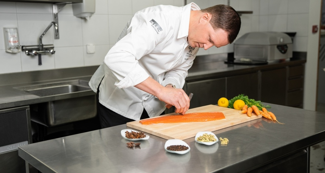 Kochkurs mit Dario Cadonau zum Thema "Fisch- und Krustentiere" (gdl_898973122_image) Kochkurs mit Dario Cadonau zum Thema "Fisch- und Krustentiere" (gdl_898973122_image)