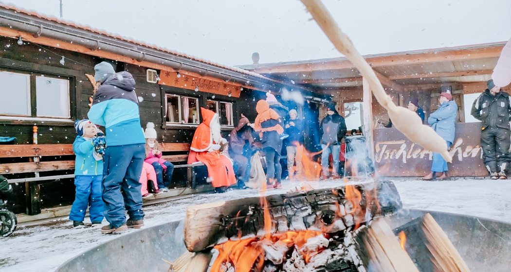 Dr Samichlaus chunt uf Tschiartscha (gdl_899915435_image)