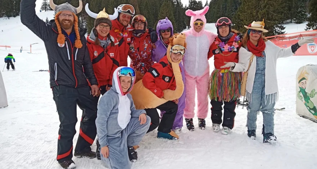 Skischule Maskeraden-Wettbewerb (gdl_900253153_image) Skischule Maskeraden-Wettbewerb (gdl_900253153_image)