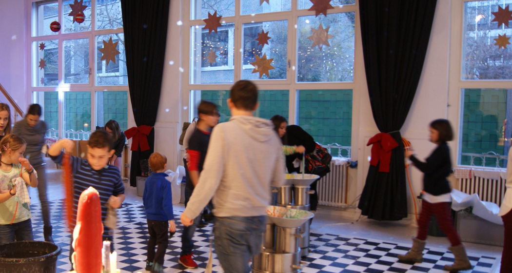 Öffentliches Kerzenziehen im Jugendhaus Stadtbaumgarten (gdl_902035064_image)