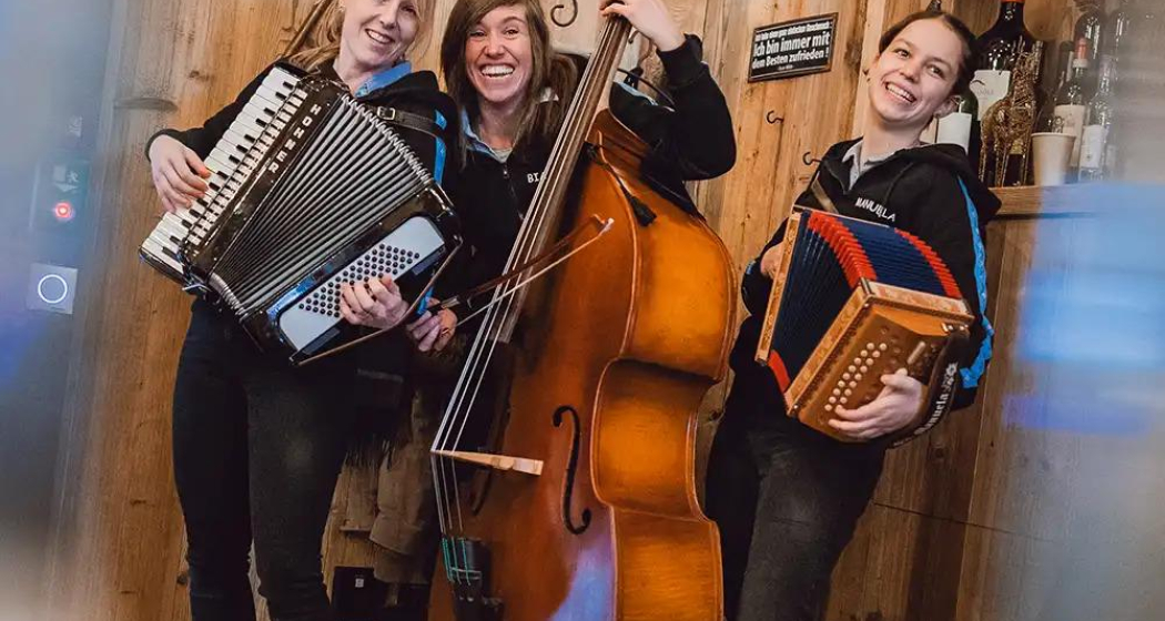 Volksmusik im stettli (gdl_902403400_image)