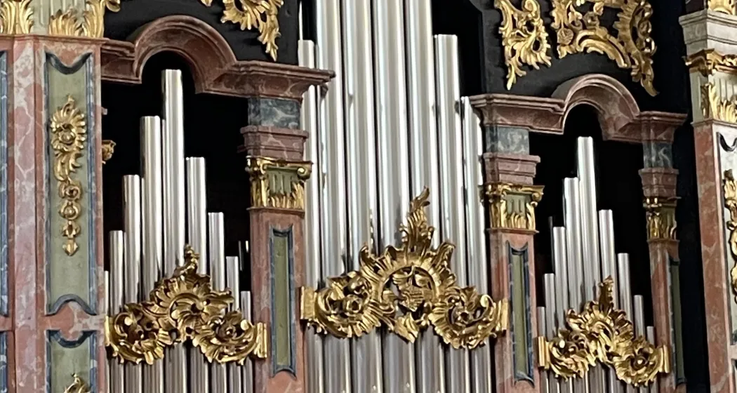Wir singen gemeinsam die schönsten bekannten Advents- und Weihnachtslieder. (gdl_906512581_image)