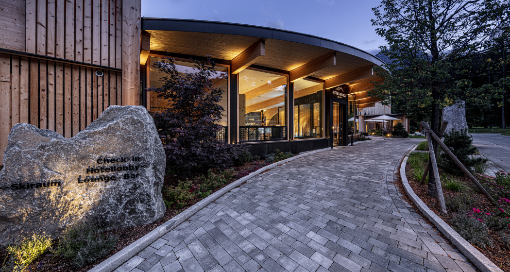 Hoteleingang Sommer Hoteleingang Sommer