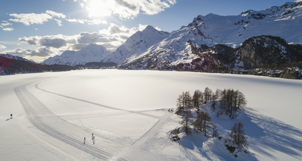 Über die gefrorenen Seen im Oberengadin gleiten, ein einmaliges Erlebnis (©️ Filip Zuan)