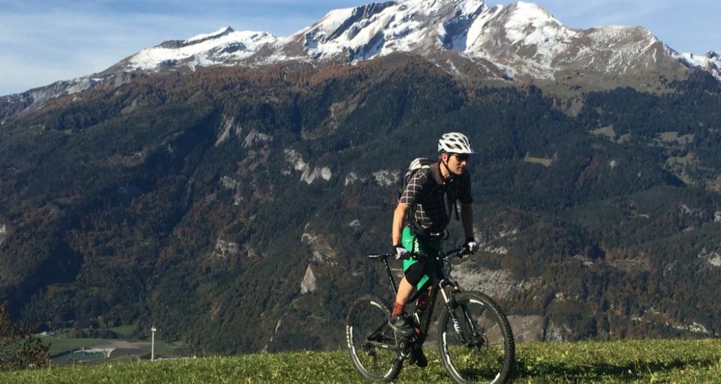 Calanda im Hintergrund