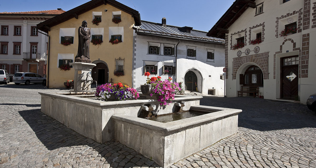 Scuol sot im Sommer Scuol sot im Sommer
