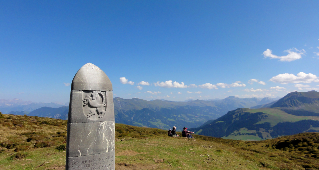 739 Dreibündenstein Panoramaweg