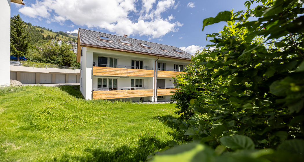 Aussenansicht mit Südbalkon Aussenansicht mit Südbalkon