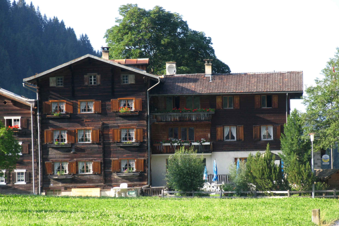 E-Bike Ladestation, Gasthaus Rathaus, Safien Platz (nsp_img_3f79372)