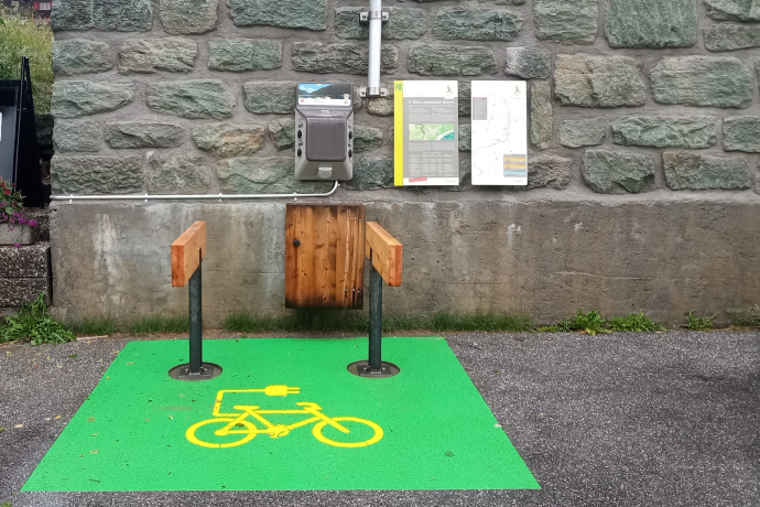 E-Bike Ladestation, Hotel Restaurant Seeblick, Sufers (nsp_img_4ed7b60)