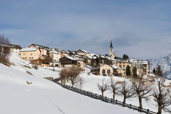 The Schellen-Ursli village Guarda.