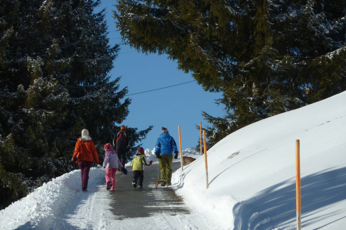 Bis Geisswies geräumte Strasse, dann nur noch Schnee...