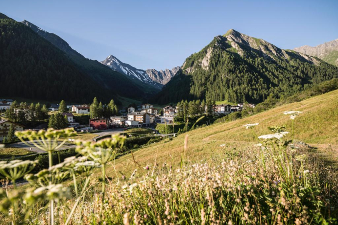 Blick über Samnaun Richtung Fuorcla Maisas und Muttler