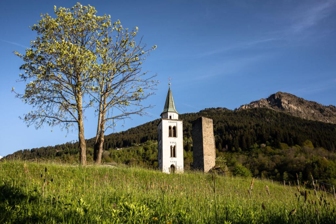 Chiesa e Torre di Sta Maria i.C. (val Calanca, GR)