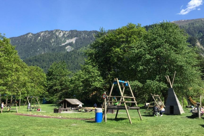 Parco giochi Domat/Ems con camino