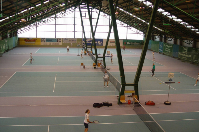 Tennis-, Badminton- & Squashhalle Untervaz (oua_17365690_image)