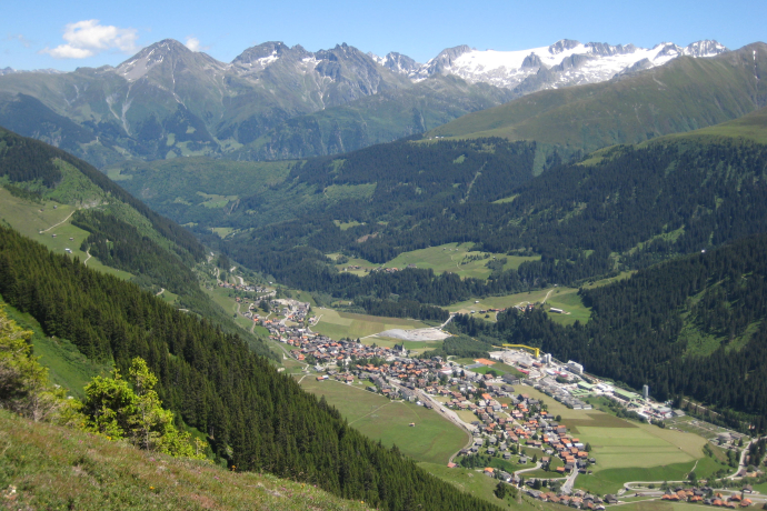 Sedrun auf Höhe des Uaul Flurin