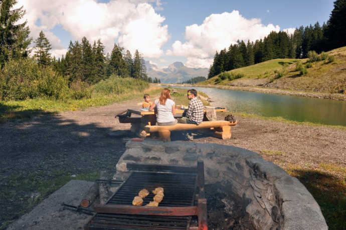 Grillplatz / Feuerstelle Speichersee Furna (oua_19225610_image) Grillplatz / Feuerstelle Speichersee Furna (oua_19225610_image)