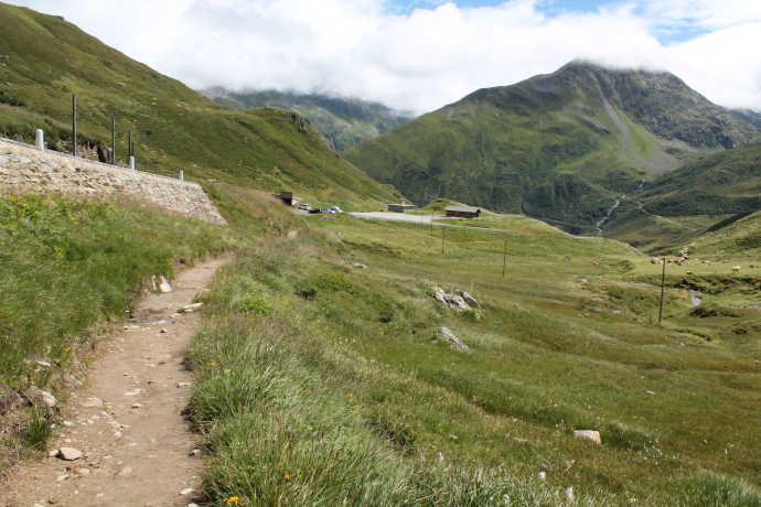 An der Passstrasse entlang