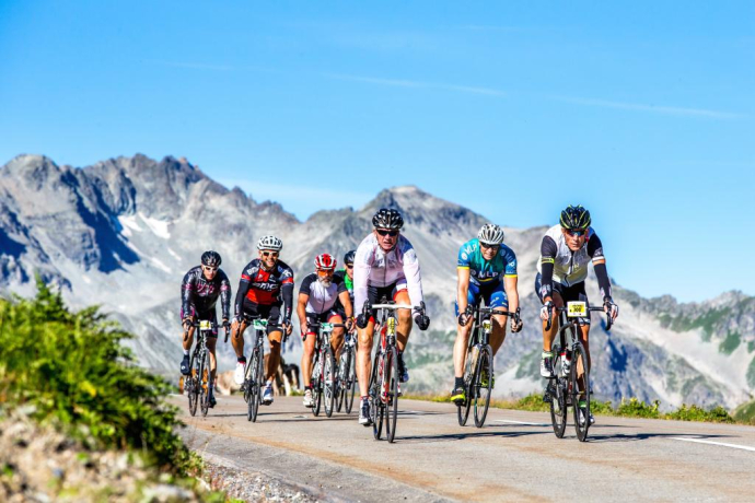 Teilnehmer der Alpen Challenge am Albulapass.