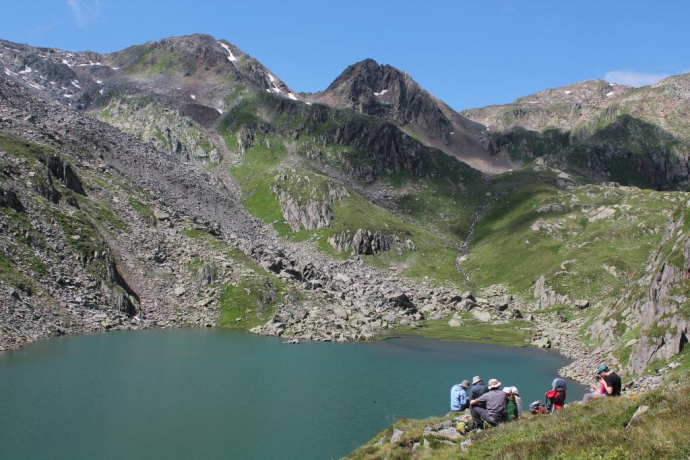 Blick zum Aufstieg nach dem See