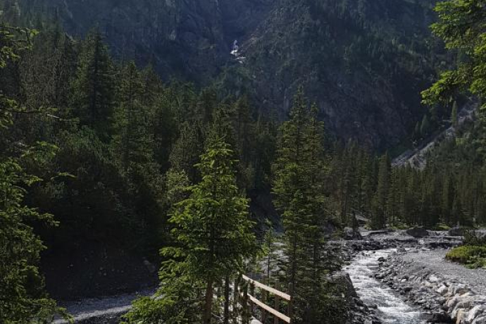 Die Alteinwasserfälle aus der Ferne Die Alteinwasserfälle aus der Ferne