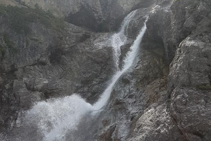 The small Altein waterfall