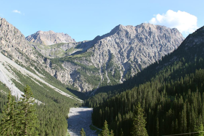 The impressive landscape between Schiesshorn and Schafrugg