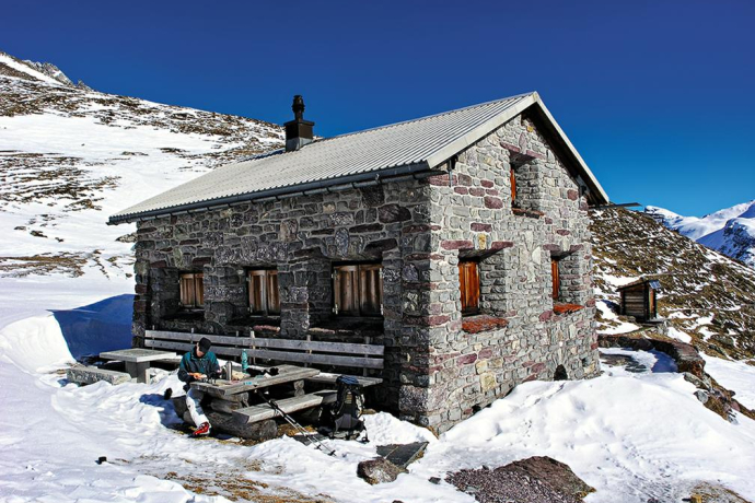Cabane Ramoz en hiver Cabane Ramoz en hiver