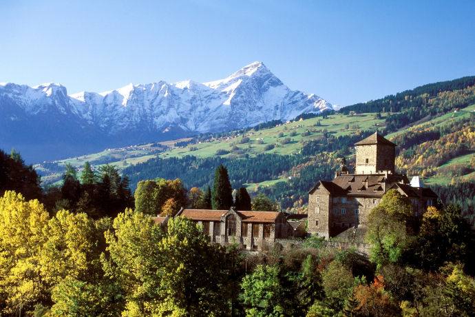 Ortenstein Castle with Beverin