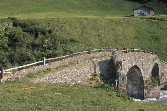 Alte Landbrücke in Hinterrhein