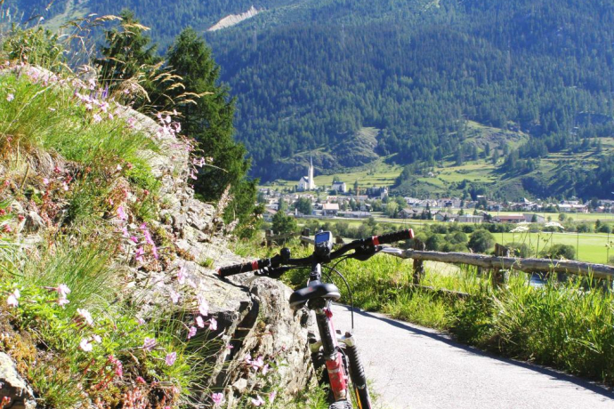 on the left side of the river Inn above Zernez