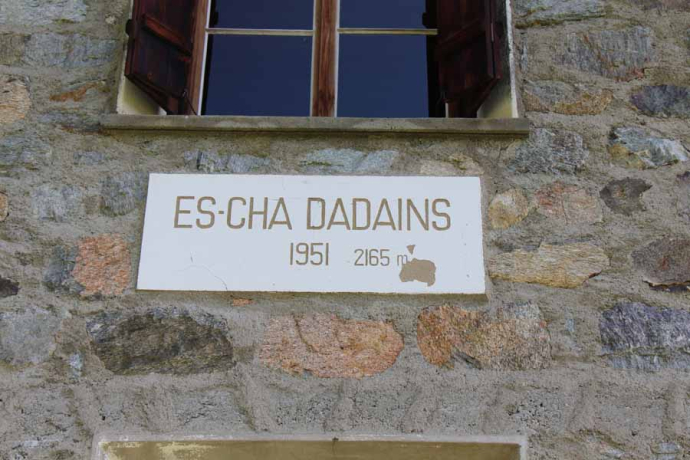 Es-cha Dadains