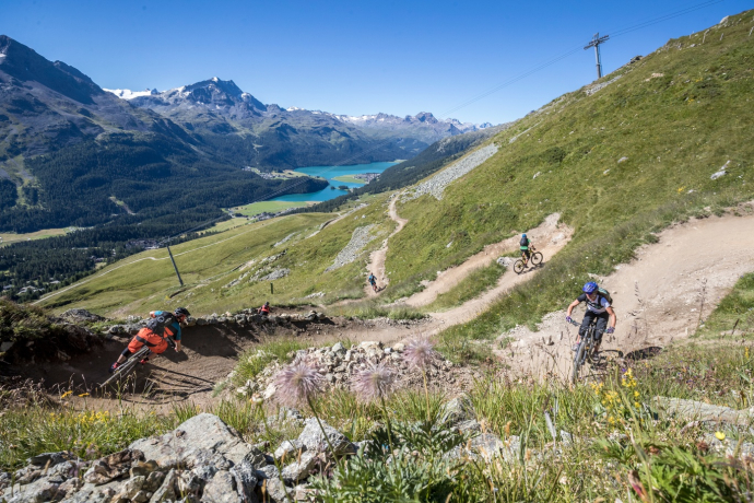 WM Flow Trail with a view of Silvaplanersee and Piz Corvatsch