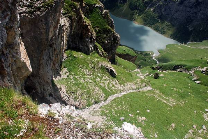 Blick ab Camona zum Panixer-Pass hinunter