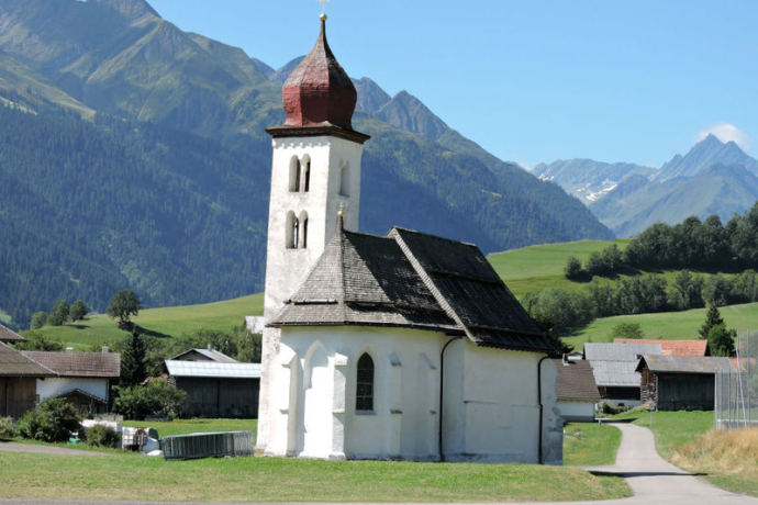 Kapelle Sogn Bistgaun in Degen Kapelle Sogn Bistgaun in Degen