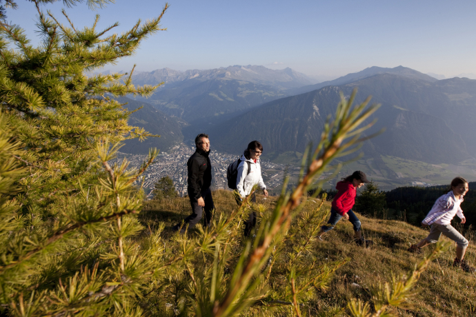 Weit oberhalb der Alpenstadt Chur